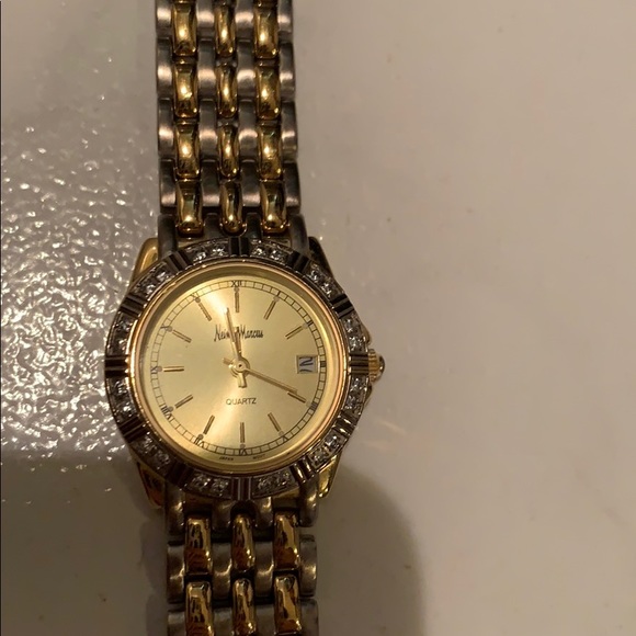 Neiman Marcus quartz date watch - Picture 2 of 3